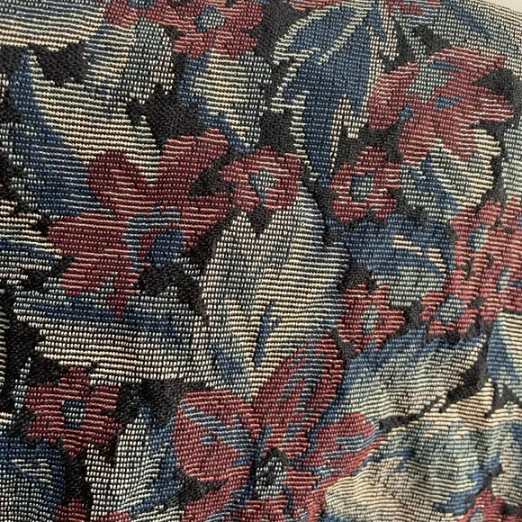 Red and Green Cropped Blazer with‎ Notched Lapels - Picture 2 of 12